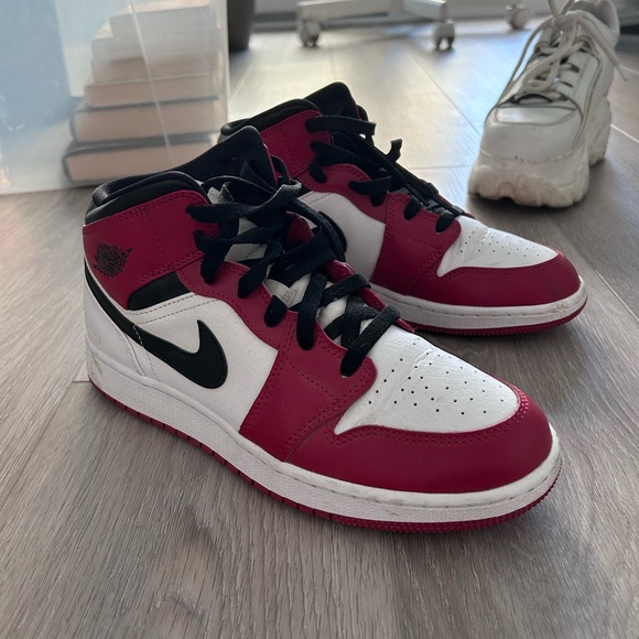 Jordan 1 Mid. - Chicago size 39 women - Picture 2 of 7